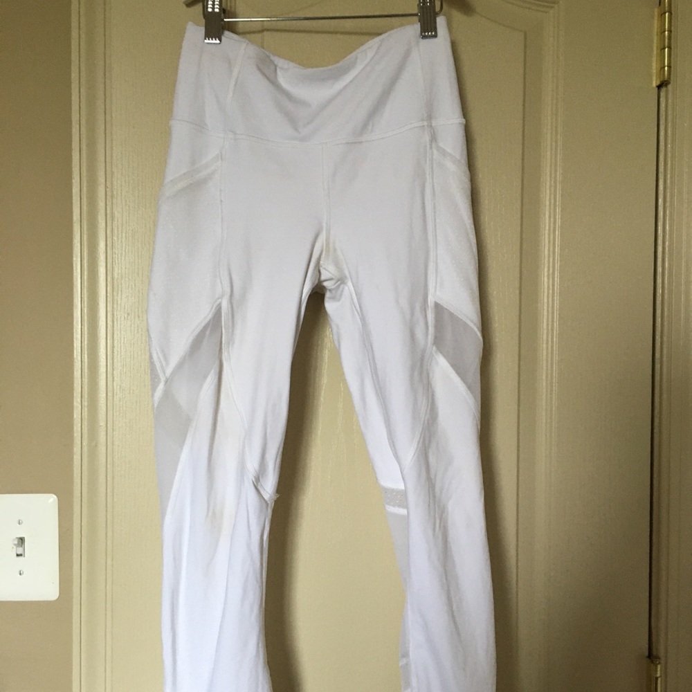 Lululemon white pants - Easy access pockets